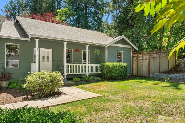 940 E Lakeshore Drive, Allyn, WA 98524