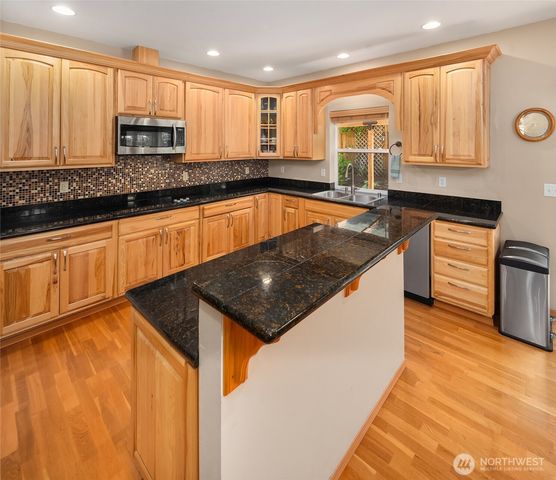 940 E Lakeshore Drive, Allyn, WA 98524