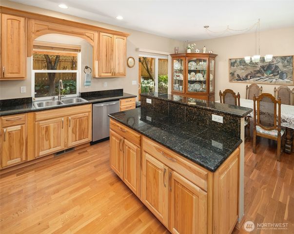 940 E Lakeshore Drive, Allyn, WA 98524