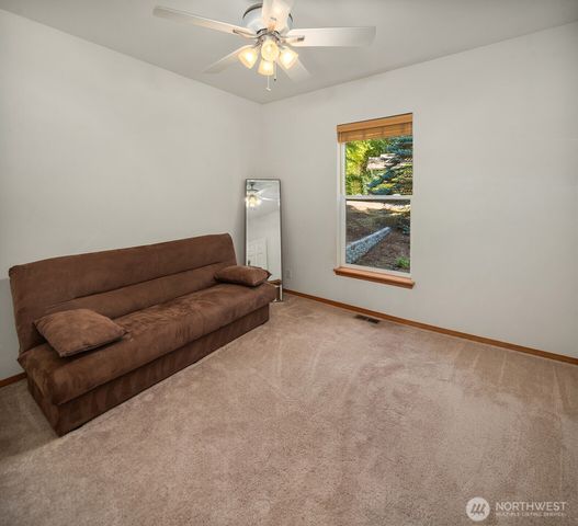940 E Lakeshore Drive, Allyn, WA 98524