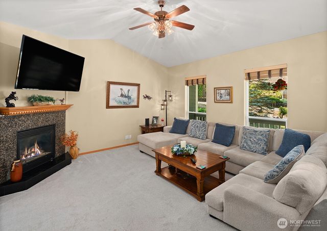 940 E Lakeshore Drive, Allyn, WA 98524