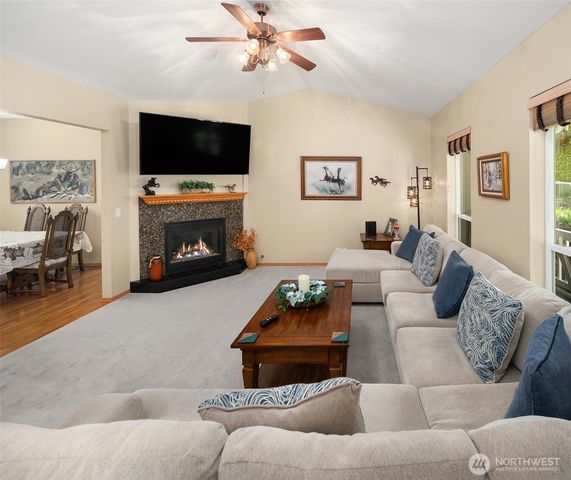 940 E Lakeshore Drive, Allyn, WA 98524