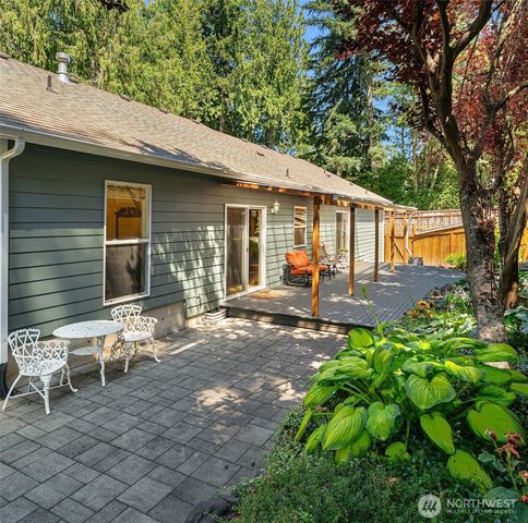 940 E Lakeshore Drive, Allyn, WA 98524
