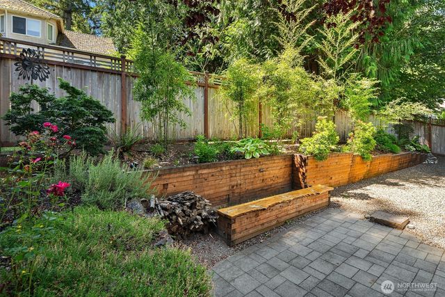 940 E Lakeshore Drive, Allyn, WA 98524