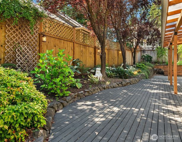 940 E Lakeshore Drive, Allyn, WA 98524
