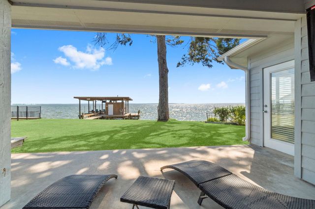 145 Bluewater Drive, Point Blank, TX 77364