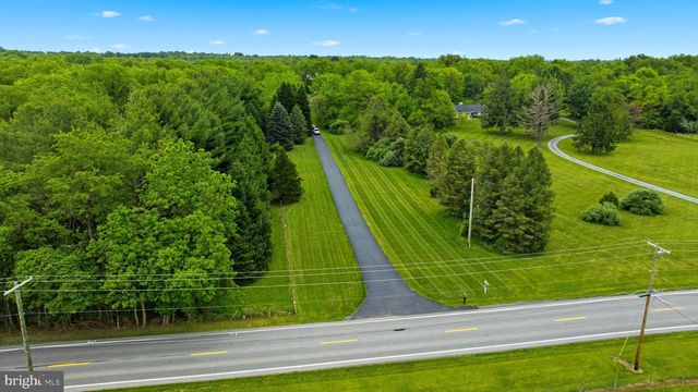 12860 LEETOWN RD, Kearneysville, WV 25430