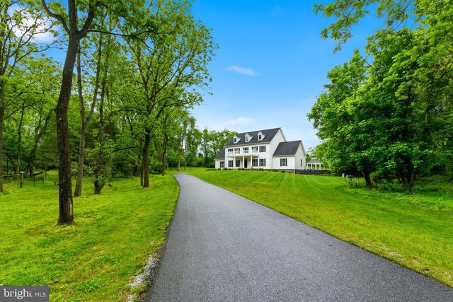 12860 LEETOWN RD, Kearneysville, WV 25430