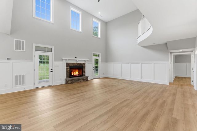 12860 LEETOWN RD, Kearneysville, WV 25430