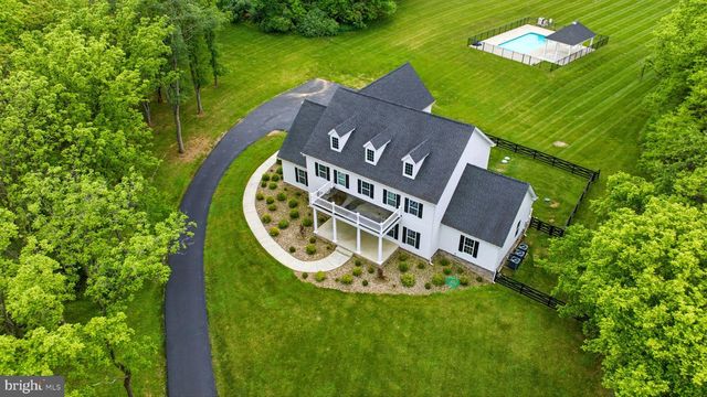 12860 LEETOWN RD, Kearneysville, WV 25430