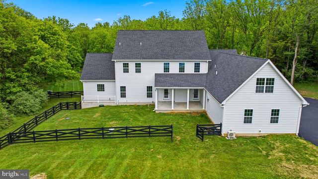 12860 LEETOWN RD, Kearneysville, WV 25430