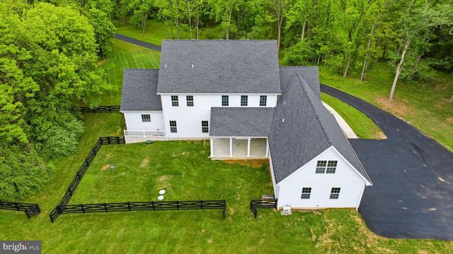 12860 LEETOWN RD, Kearneysville, WV 25430