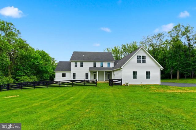 12860 LEETOWN RD, Kearneysville, WV 25430