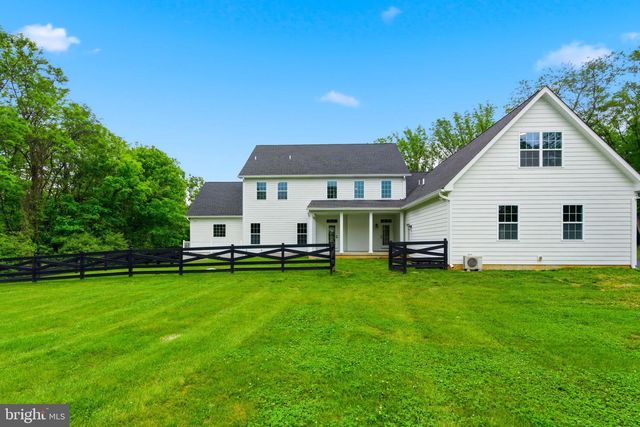 12860 LEETOWN RD, Kearneysville, WV 25430