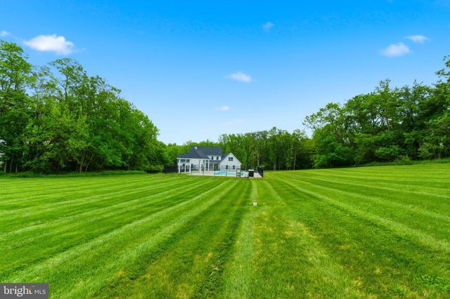 12860 LEETOWN RD, Kearneysville, WV 25430