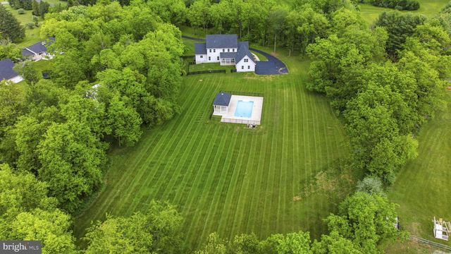 12860 LEETOWN RD, Kearneysville, WV 25430