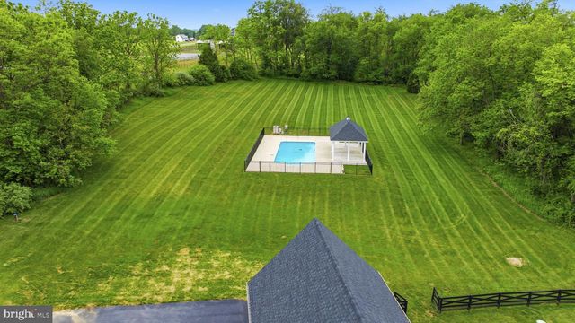 12860 LEETOWN RD, Kearneysville, WV 25430