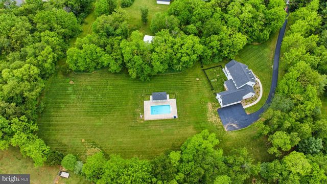 12860 LEETOWN RD, Kearneysville, WV 25430