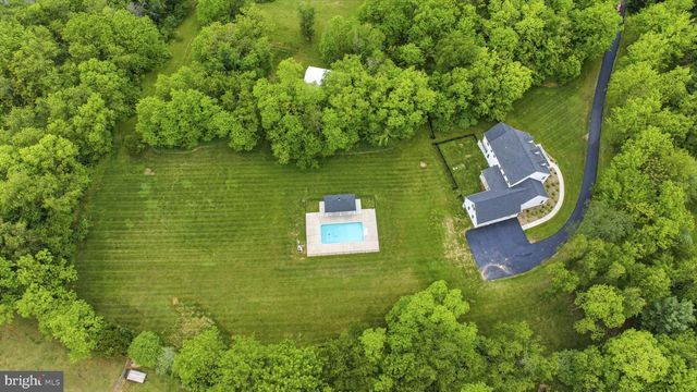 12860 LEETOWN RD, Kearneysville, WV 25430