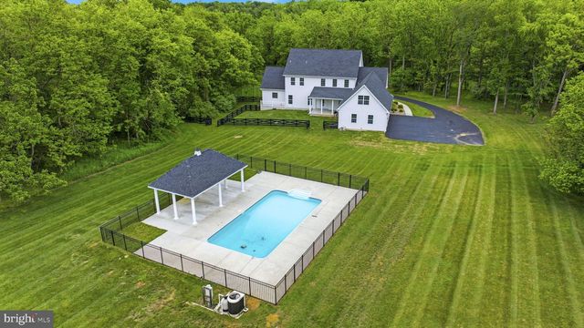 12860 LEETOWN RD, Kearneysville, WV 25430