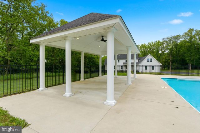12860 LEETOWN RD, Kearneysville, WV 25430