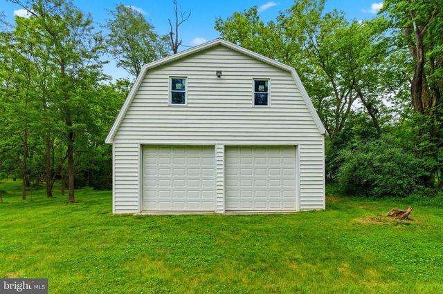 12860 LEETOWN RD, Kearneysville, WV 25430