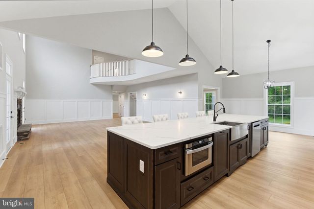 12860 LEETOWN RD, Kearneysville, WV 25430
