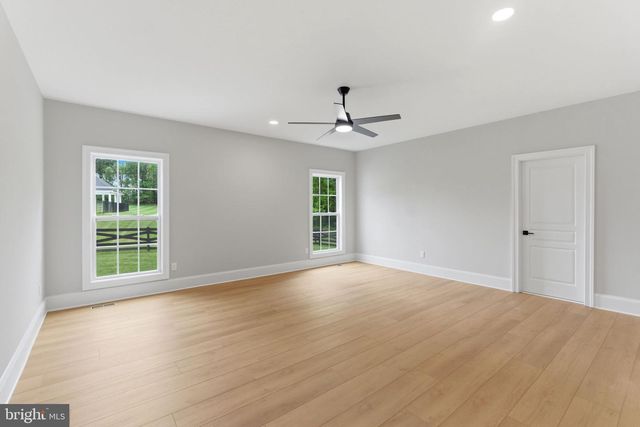 12860 LEETOWN RD, Kearneysville, WV 25430