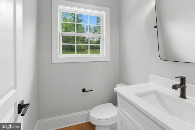 12860 LEETOWN RD, Kearneysville, WV 25430