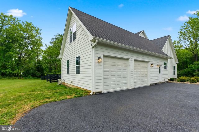 12860 LEETOWN RD, Kearneysville, WV 25430