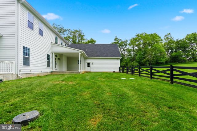 12860 LEETOWN RD, Kearneysville, WV 25430