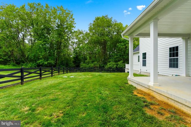 12860 LEETOWN RD, Kearneysville, WV 25430