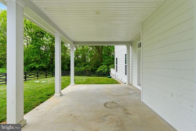 12860 LEETOWN RD, Kearneysville, WV 25430