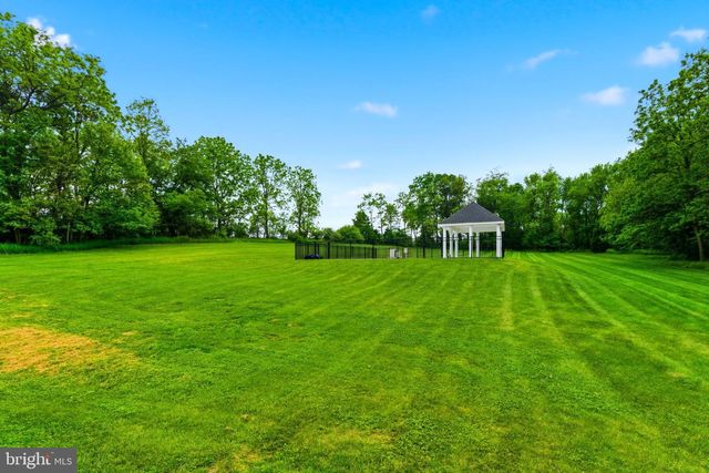 12860 LEETOWN RD, Kearneysville, WV 25430