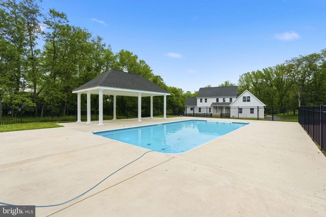 12860 LEETOWN RD, Kearneysville, WV 25430