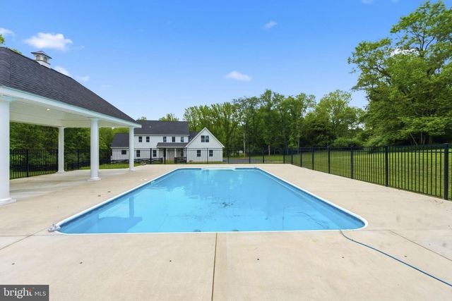 12860 LEETOWN RD, Kearneysville, WV 25430