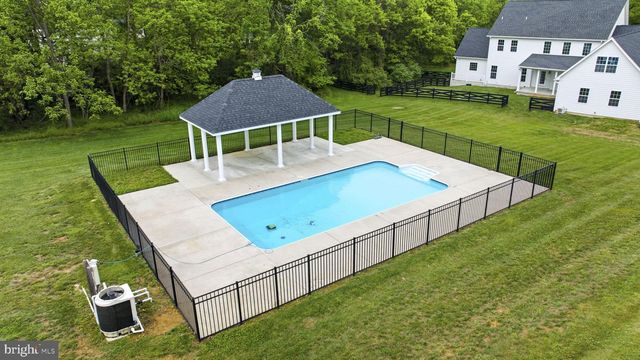 12860 LEETOWN RD, Kearneysville, WV 25430