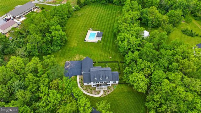 12860 LEETOWN RD, Kearneysville, WV 25430