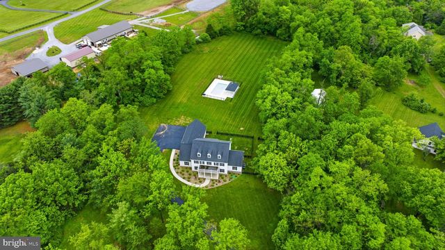 12860 LEETOWN RD, Kearneysville, WV 25430