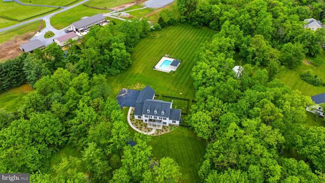 12860 LEETOWN RD, Kearneysville, WV 25430