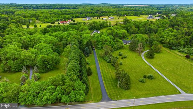 12860 LEETOWN RD, Kearneysville, WV 25430