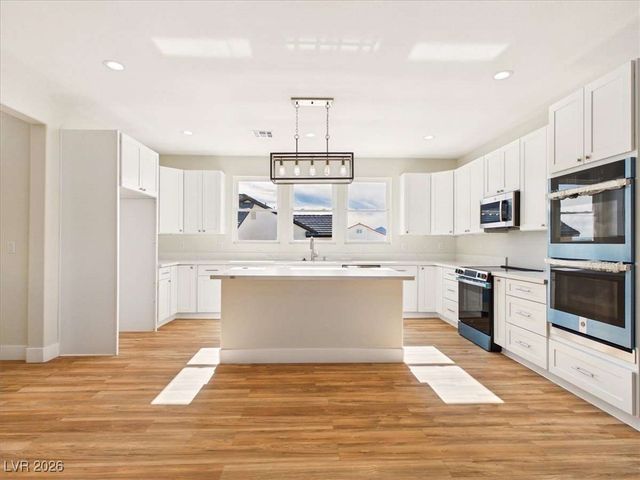 2140 Iroquois Avenue, Pahrump, NV 89048