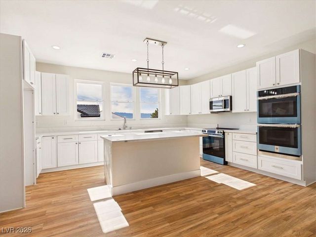 2140 Iroquois Avenue, Pahrump, NV 89048