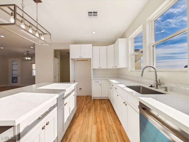 2140 Iroquois Avenue, Pahrump, NV 89048