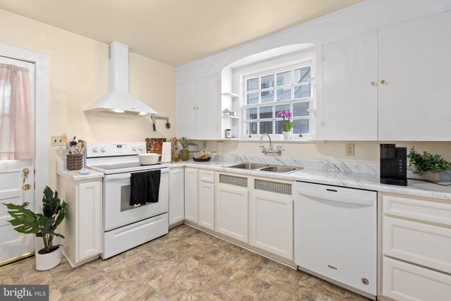 1110 COLLEGE AVE, Fredericksburg, VA 22401