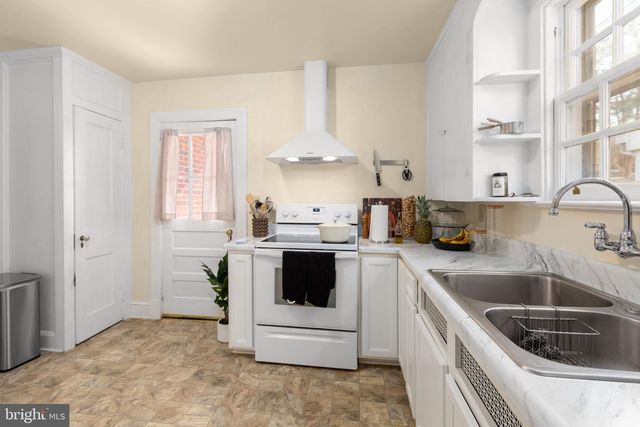 1110 COLLEGE AVE, Fredericksburg, VA 22401