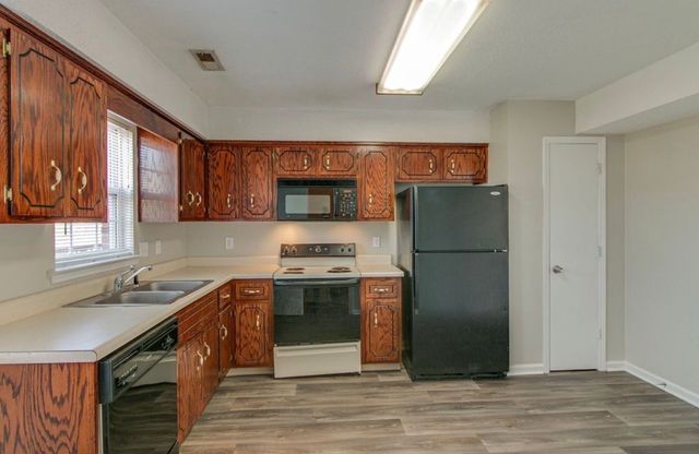 1244 Parkway Pl, Clarksville, TN 37042