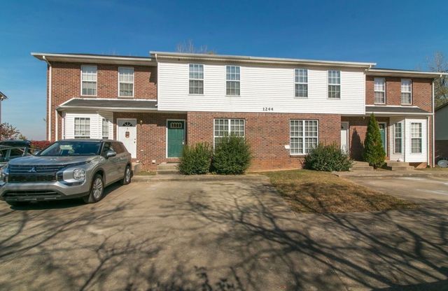 1244 Parkway Pl, Clarksville, TN 37042