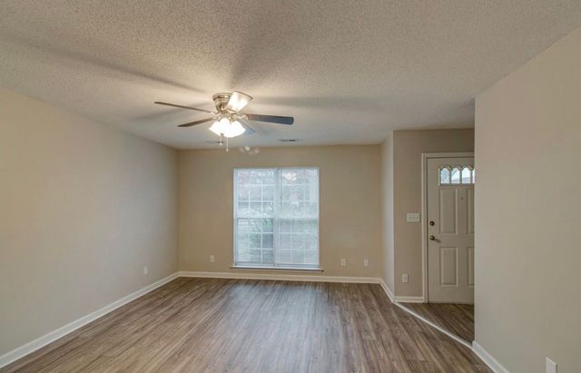 1244 Parkway Pl, Clarksville, TN 37042