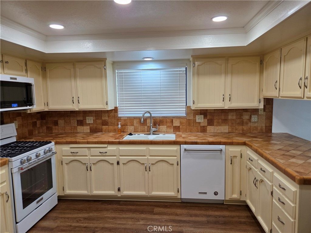 Image 40 of property listing at 608 Marian Drive, Santa Maria, CA 93454